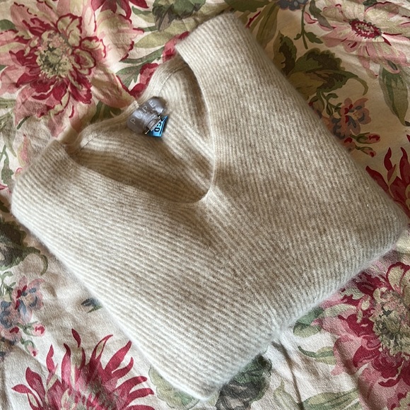 PURE CASHMERE Size 12 Cashmere V-Neck Ribbed Design Sweater Oatmeal Timeless - Picture 3 of 14